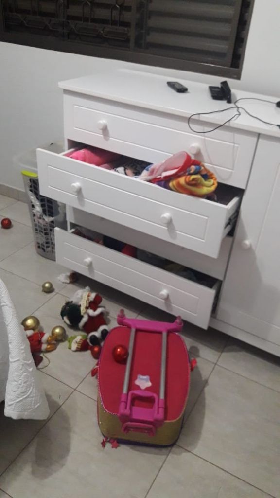 Bandidos reviram residência e furtam vários objetos | Patos Agora - A notícia no seu tempo - https://patosagora.net