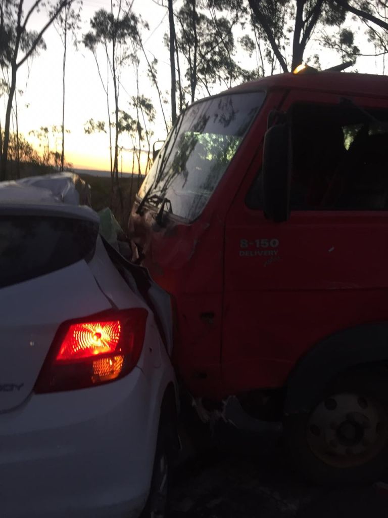 Condutora morre após atravessar pista e bater em caminhão prancha na MGC-354 | Patos Agora - A notícia no seu tempo - https://patosagora.net