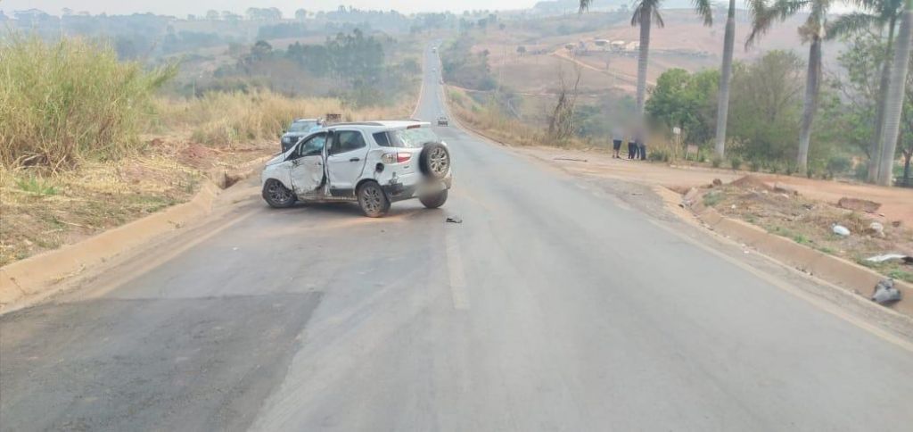Polícia Militar Rodoviária registra acidente entre dois veículos na MGC 354 | Patos Agora - A notícia no seu tempo - https://patosagora.net