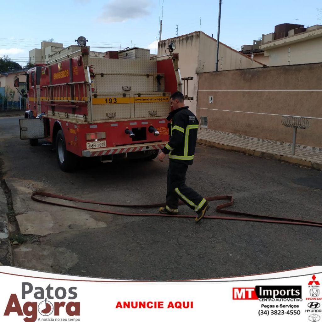 Corpo de Bombeiros combate incêndio em residência no Bairro Jardim América | Patos Agora - A notícia no seu tempo - https://patosagora.net