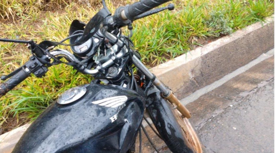 Motociclista fica ferido na rodovia MGC 354 após perder controle do veículo devido ao tempo chuvoso | Patos Agora - A notícia no seu tempo - https://patosagora.net
