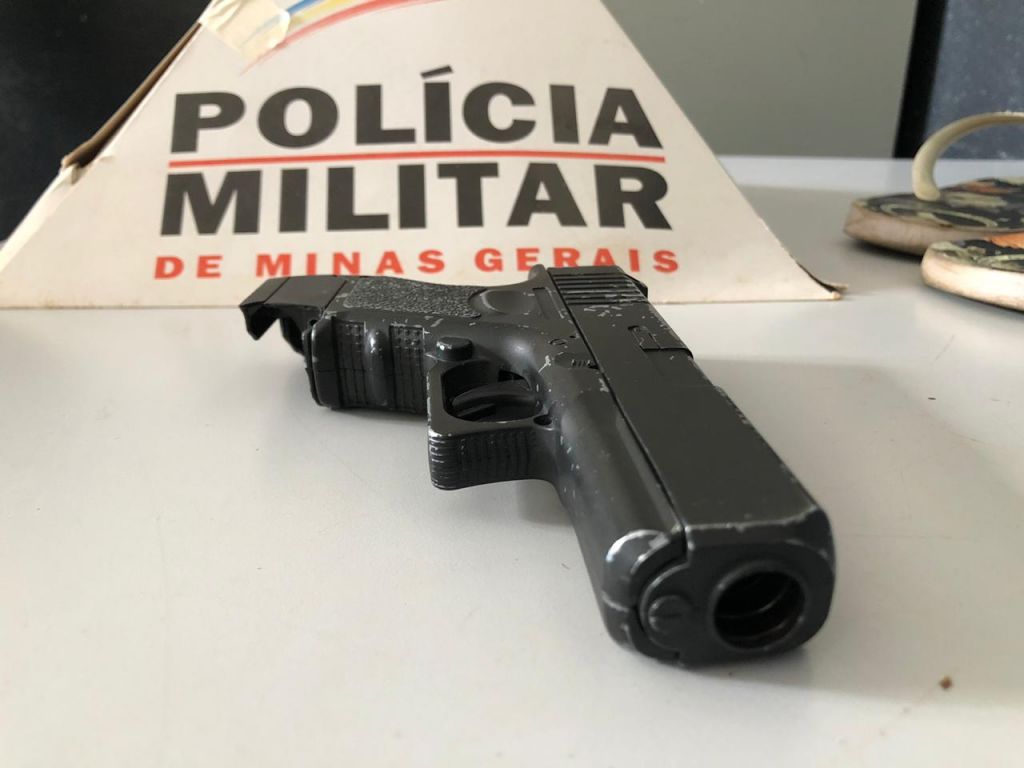 PM prende dupla suspeita de assaltar padaria no bairro Santa Terezinha | Patos Agora - A notícia no seu tempo - https://patosagora.net