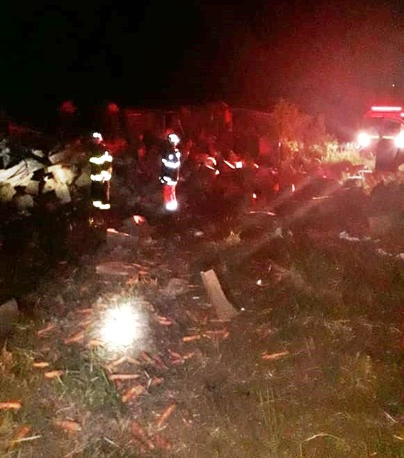 Motorista morre após caminhão carregado com cenouras tombar na rodovia MGC 462 | Patos Agora - A notícia no seu tempo - https://patosagora.net