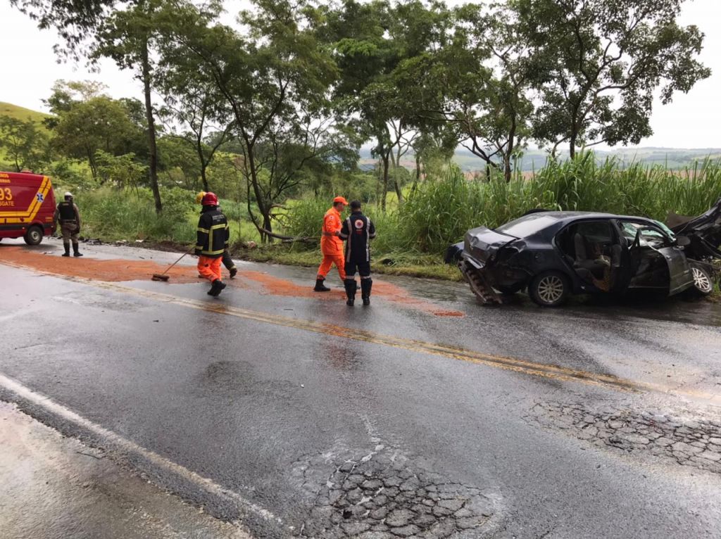 Colisão frontal na MGC 354 deixa duas pessoas feridas | Patos Agora - A notícia no seu tempo - https://patosagora.net