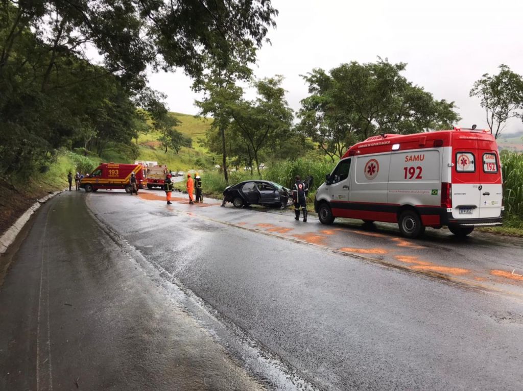 Colisão frontal na MGC 354 deixa duas pessoas feridas | Patos Agora - A notícia no seu tempo - https://patosagora.net