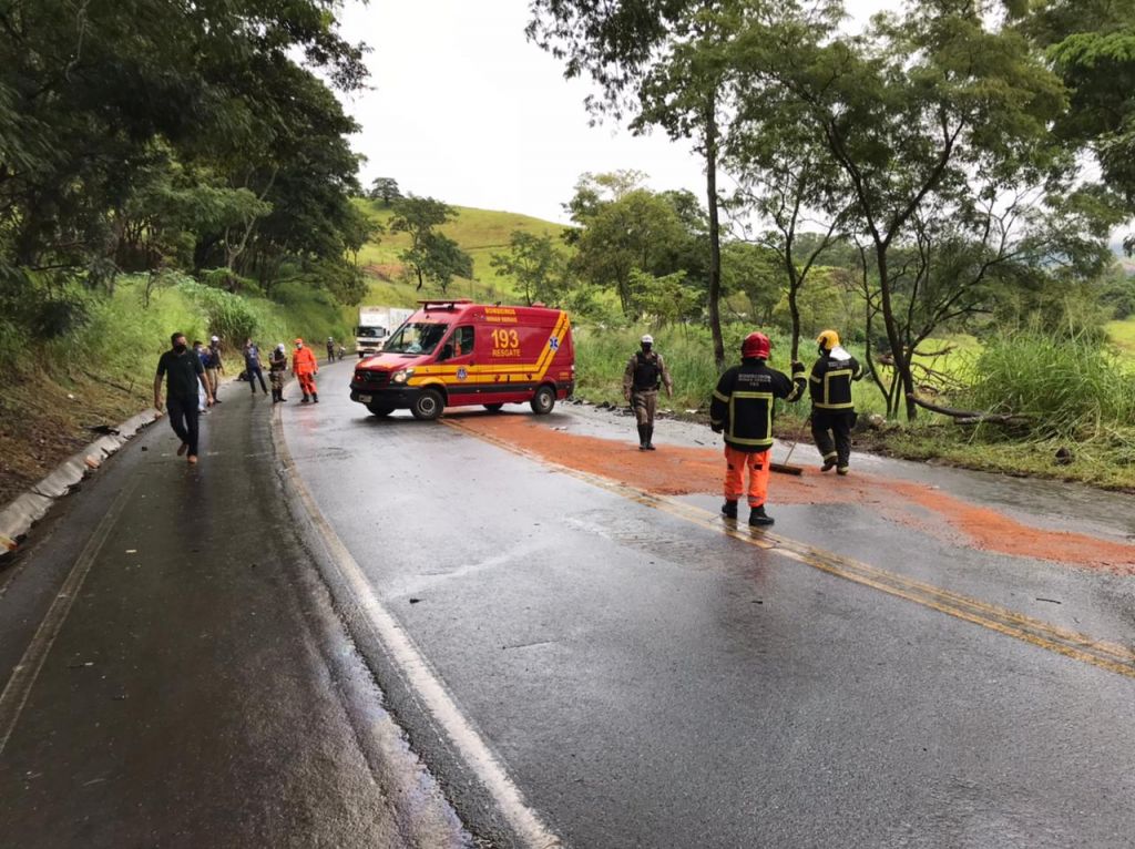 Colisão frontal na MGC 354 deixa duas pessoas feridas | Patos Agora - A notícia no seu tempo - https://patosagora.net