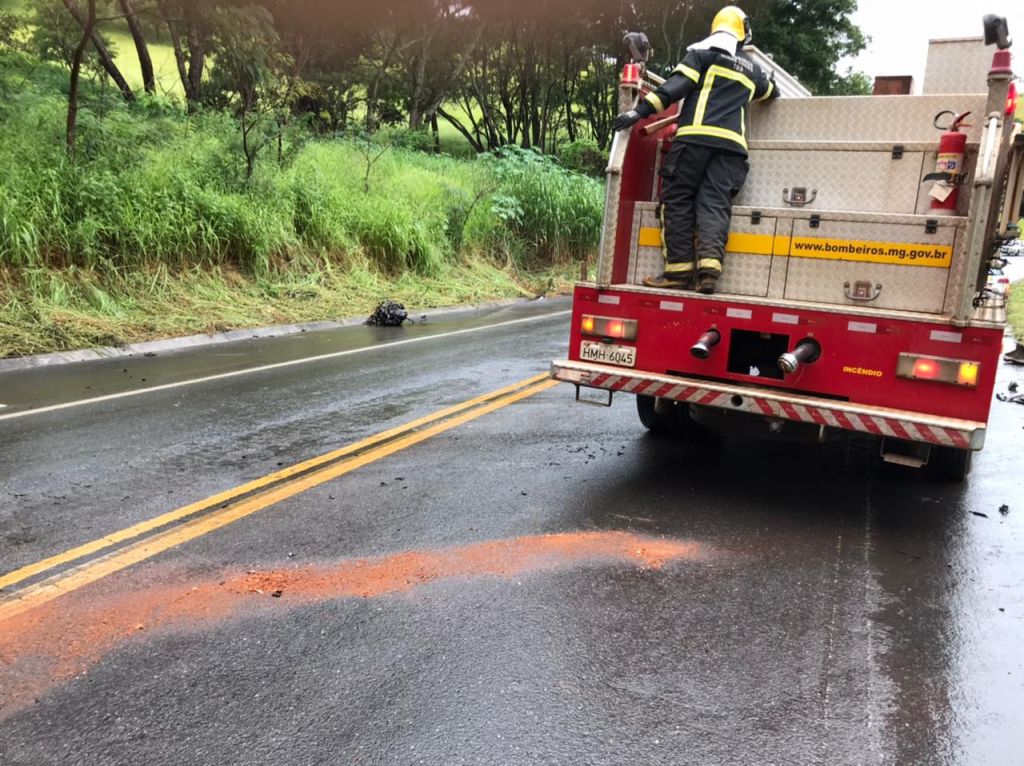 Colisão frontal na MGC 354 deixa duas pessoas feridas | Patos Agora - A notícia no seu tempo - https://patosagora.net