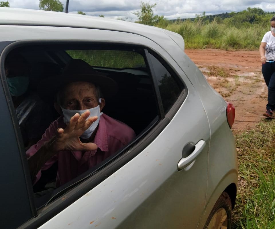 Veículos que levavam vacina para idosos da zona rural atolam em estrada vicinal | Patos Agora - A notícia no seu tempo - https://patosagora.net