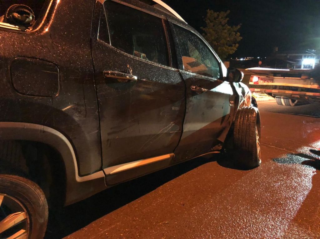 Condutora foge de local de acidente após atingir poste na Avenida Marabá | Patos Agora - A notícia no seu tempo - https://patosagora.net