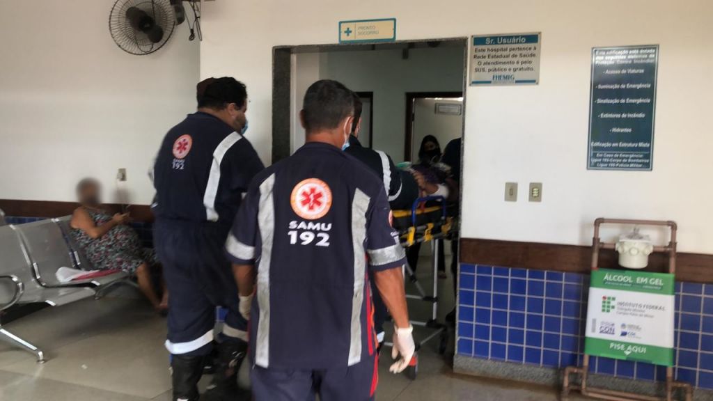 Motoneta é arrastada por ônibus após motociclista avançar parada obrigatória | Patos Agora - A notícia no seu tempo - https://patosagora.net