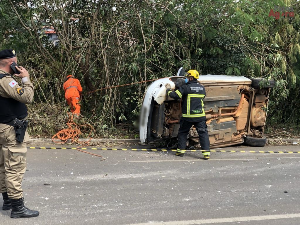 Motorista colide em poste no prolongamento da Avenida Fátima Porto | Patos Agora - A notícia no seu tempo - https://patosagora.net