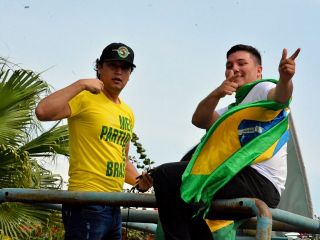 Patenses se reunem e fazem carreata pró governo Bolsonaro | Patos Agora - A notícia no seu tempo - https://patosagora.net