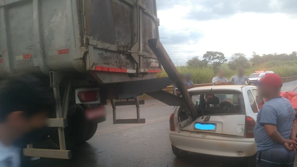 Acidente entre caminhão e dois carros deixa três pessoas feridas na BR 354 | Patos Agora - A notícia no seu tempo - https://patosagora.net