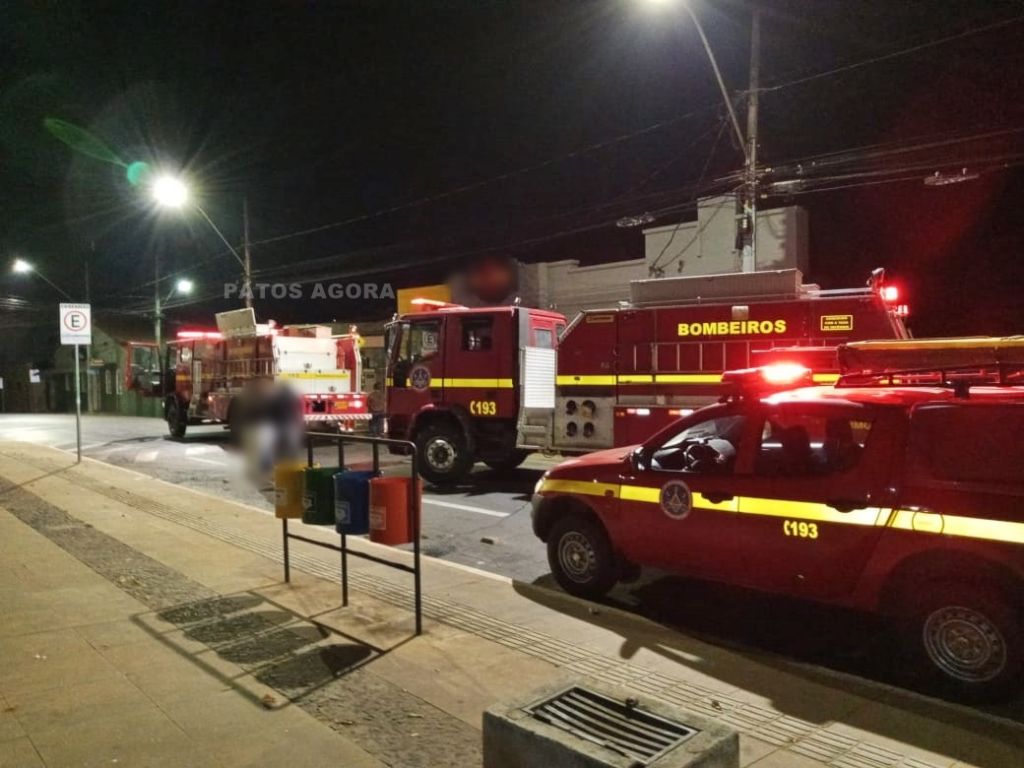 Bombeiros combatem incêndio em empresa no centro de Patos de Minas  | Patos Agora - A notícia no seu tempo - https://patosagora.net