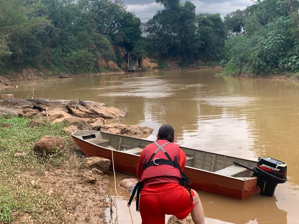 Bombeiros localizam corpo de homem que se afogou ao tentar atravessar o Rio Paranaiba | Patos Agora - A notícia no seu tempo - https://patosagora.net