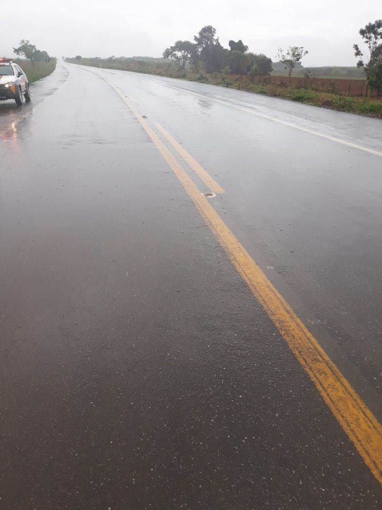 Chuva faz condutor perder controle direcional e capotar veículo na BR 146 | Patos Agora - A notícia no seu tempo - https://patosagora.net