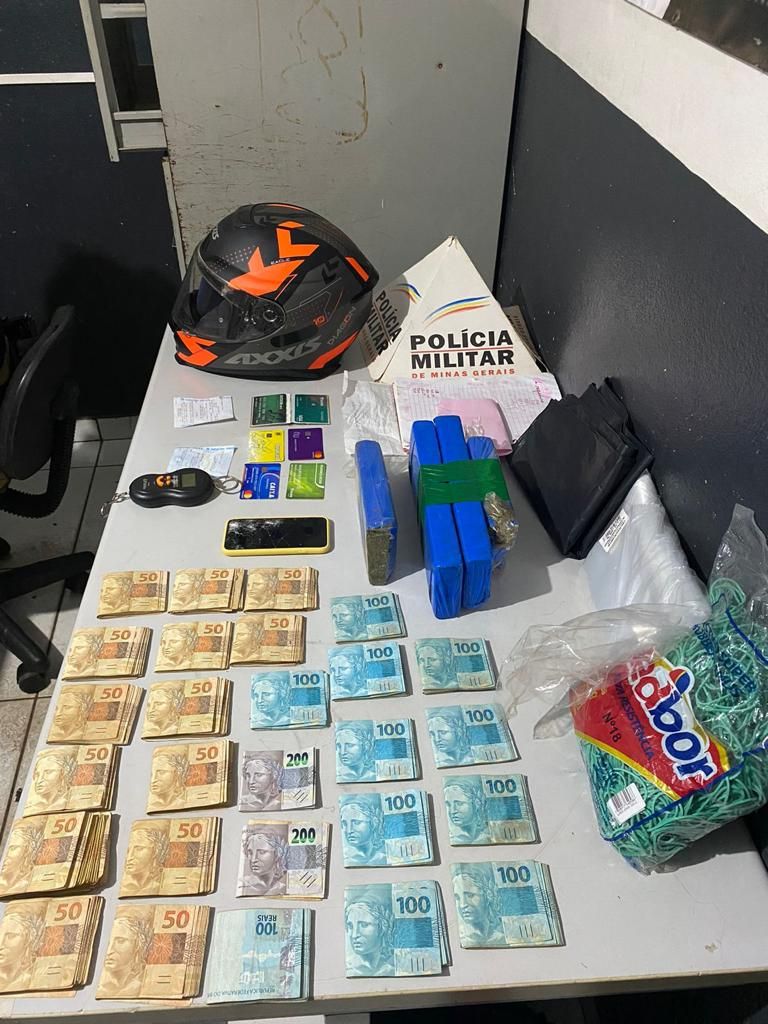 PM prende traficante com mais de 25 mil reais em dinheiro e apreende veículos e drogas | Patos Agora - A notícia no seu tempo - https://patosagora.net