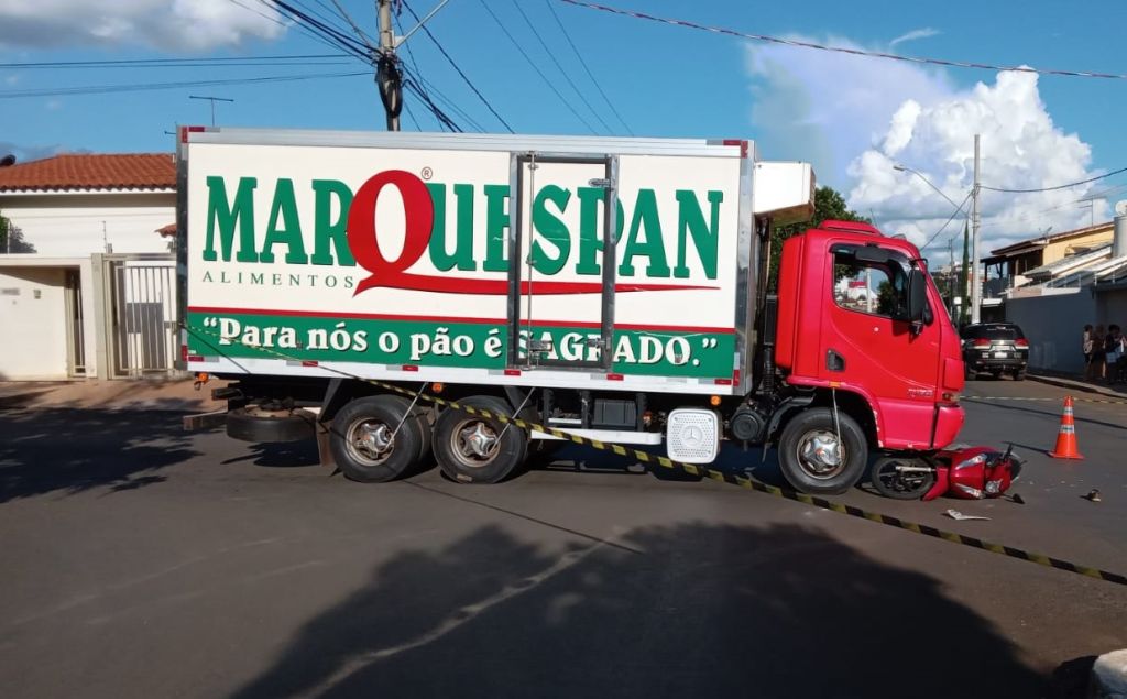 Motociclista morre e passageira fica gravemente ferida em acidente no Bairro Guanabara em Patos de Minas | Patos Agora - A notícia no seu tempo - https://patosagora.net