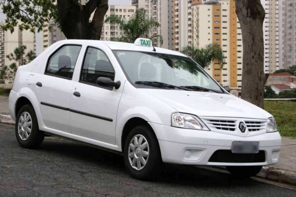 Prefeitura sanciona lei para regulamentar serviço de taxi em Patos de Minas