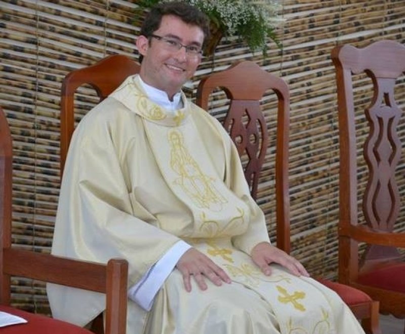 Jovem de 27 anos, de Presidente Olegário é ordenado Padre