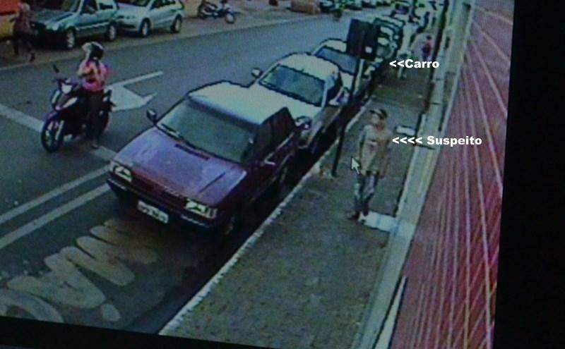 Bandido leva 30 segundos para furtar veículo no centro de Patos de Minas