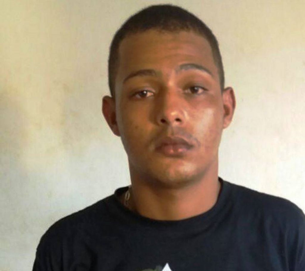 Patrocínio: Jovem foragido é preso com armas e drogas