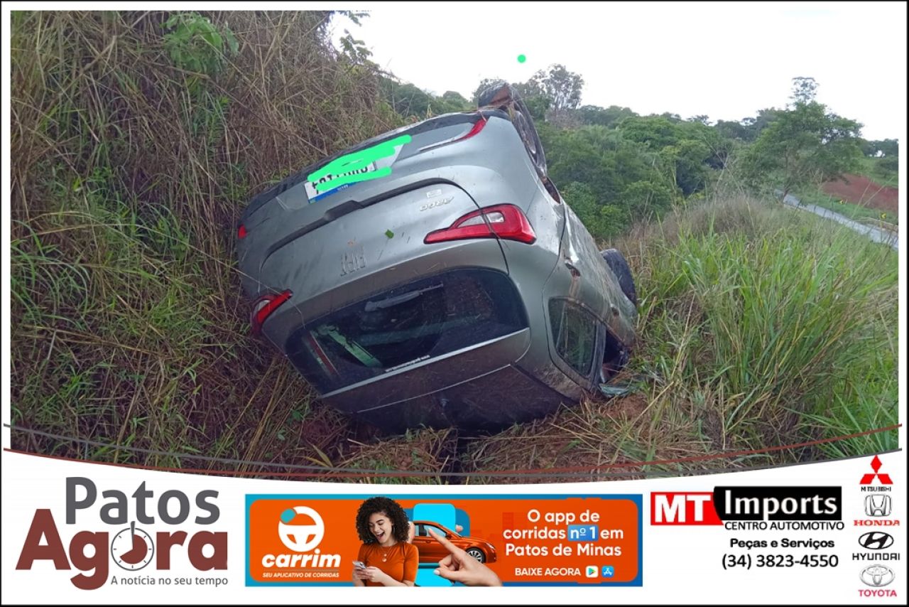 Motorista perde o controle de carro após chuva e capota na BR-352