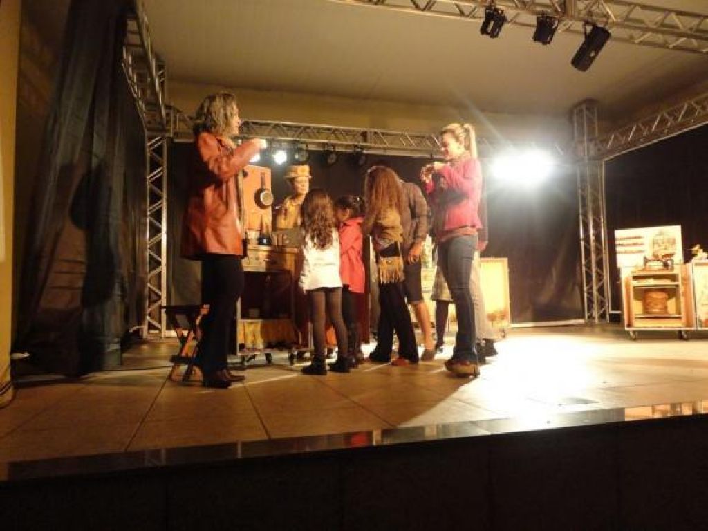 Sesi no Palco apresentou o espetáculo Calango Deu em Patos de Minas