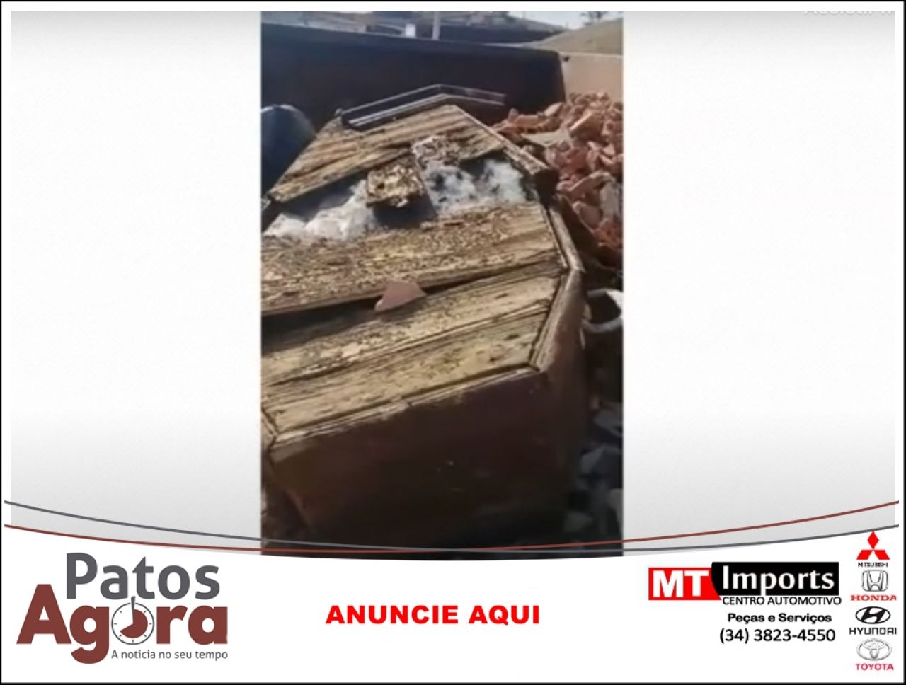 Caixão descartado em caçamba na porta de cemitério causa revolta em Rio Paranaíba