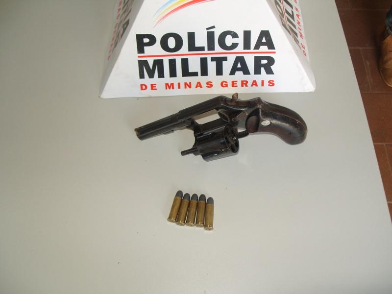 Polícia Militar de Carmo do Paranaíba prende dois autores por roubo a mão armada