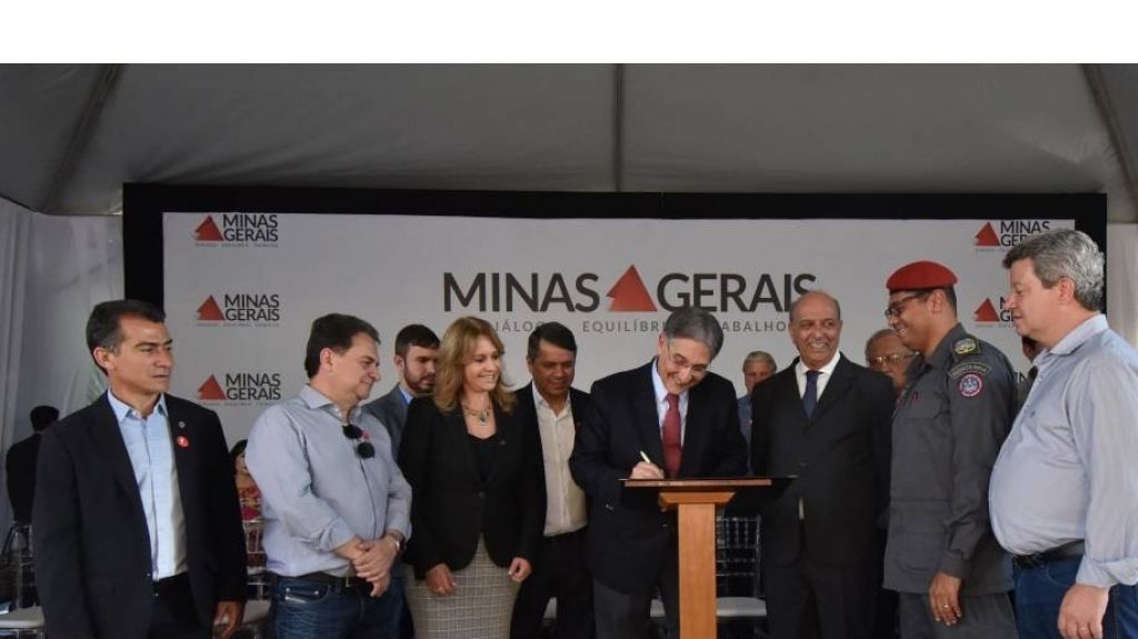 Em Patos de Minas, Pimentel entrega 145 ônibus a 127 municípios de Minas Gerais