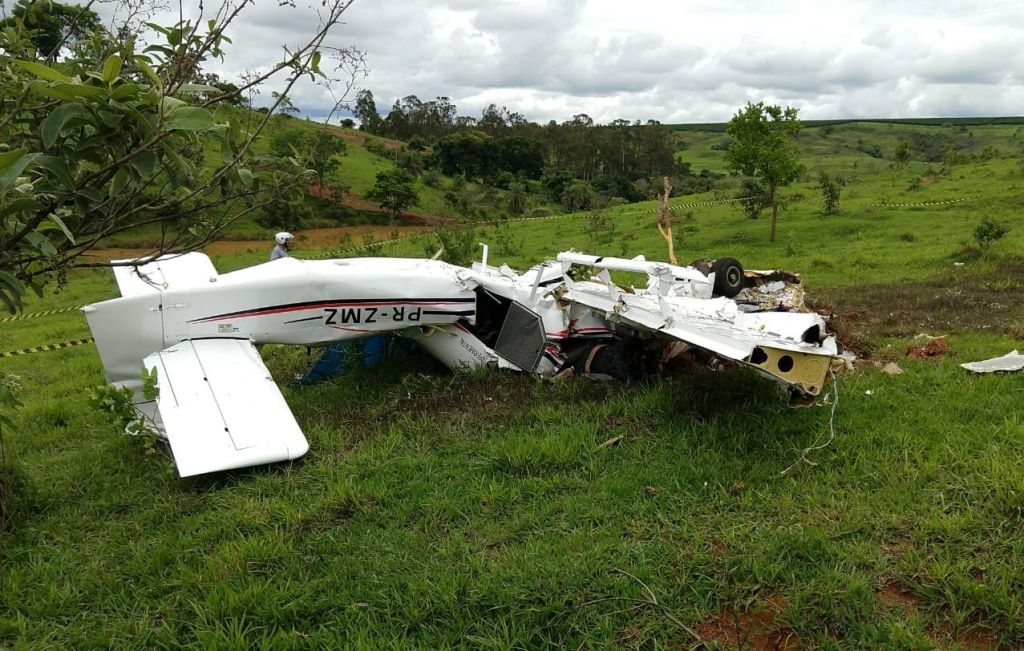 Quatro pessoas morrem em queda de avião em Patos de Minas