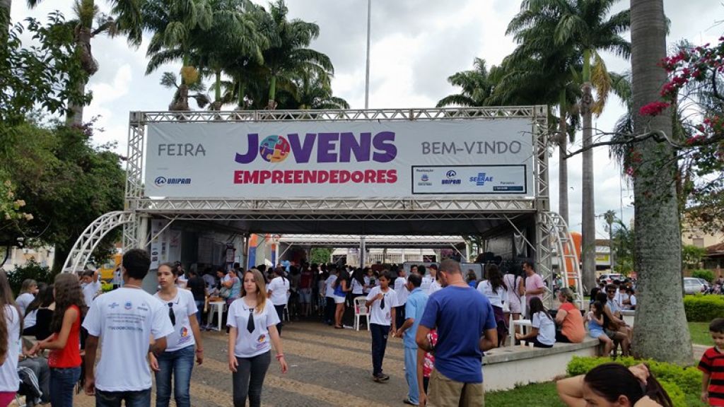 Feira do Jovem Empreendedor reuniu alunos em Patos de Minas