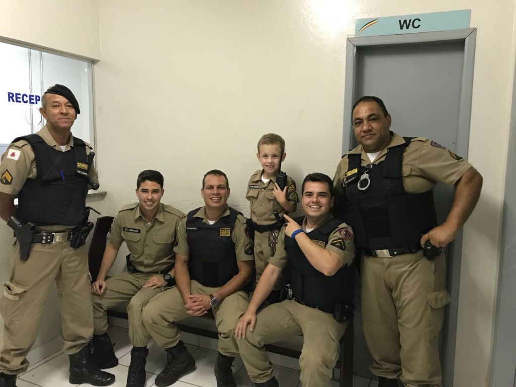 Fã da PM, Menino de 5 anos sonha em ser Policial Militar em Carmo do Paranaíba