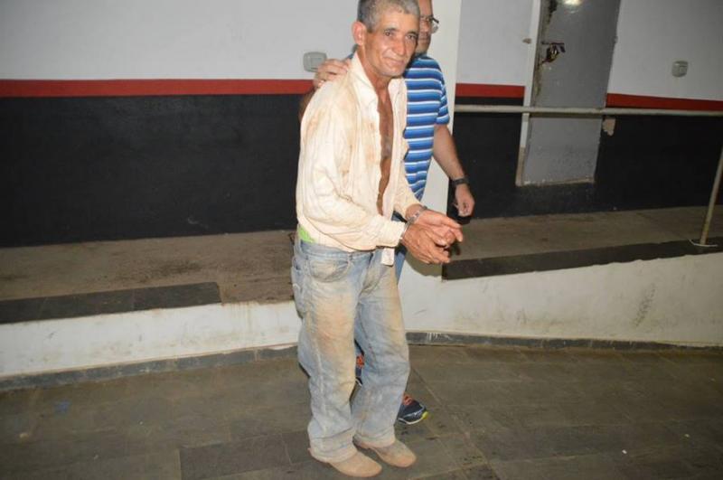 Homem de 51 anos é preso em Presidente Olegário após ameaçar esposa e filho de morte.