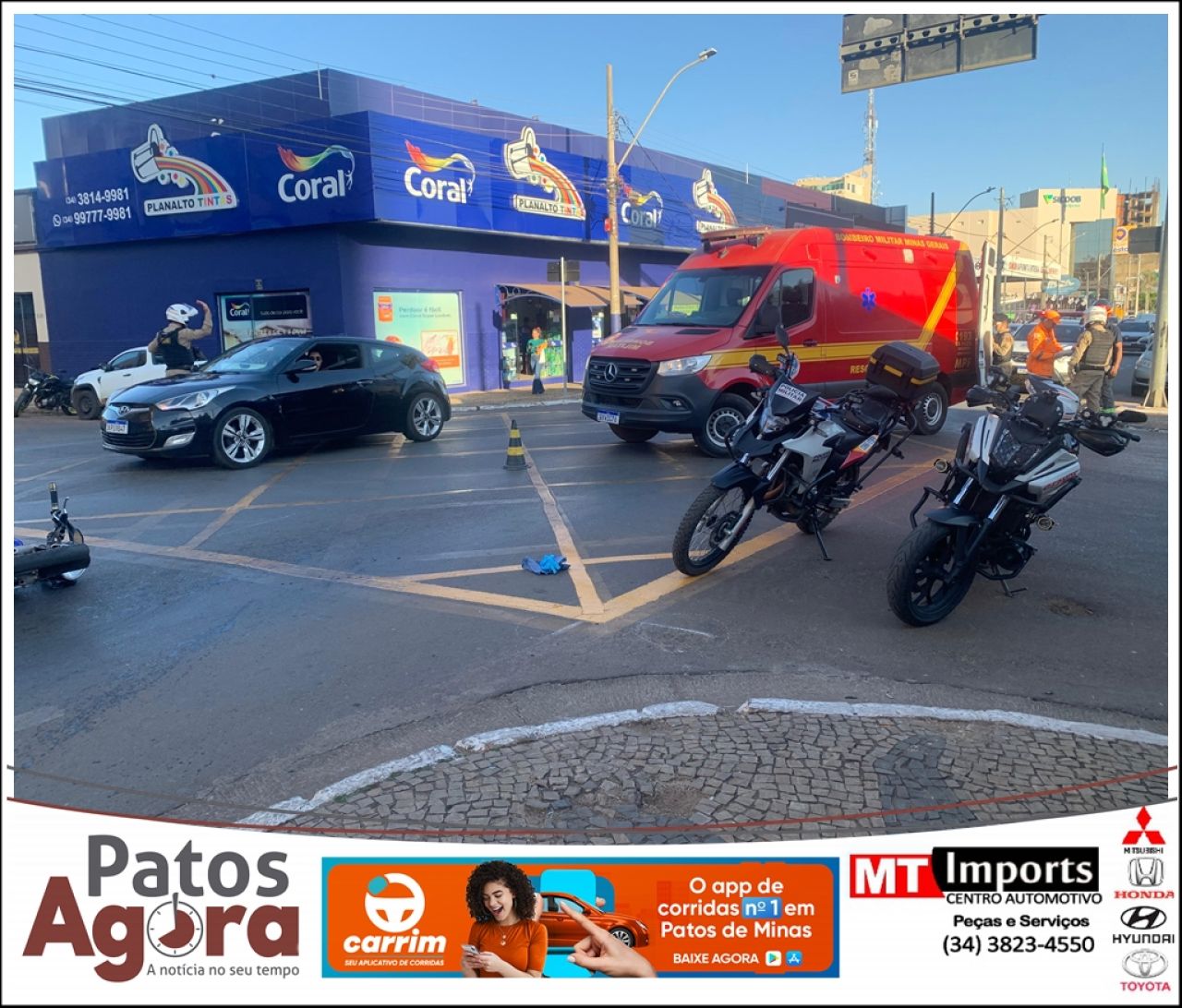 Jovem sofre ferimento grave em acidente entre duas motos no Centro de Patos de Minas