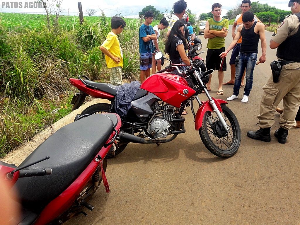 Acidente entre duas motocicletas deixa três feridos na estrada da baixadinha