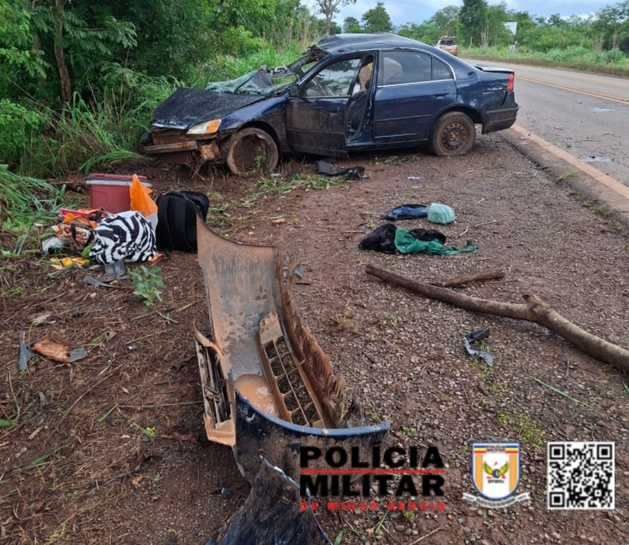 Passageiro morre e condutor fica ferido após veículo colidir em árvore na BR-251