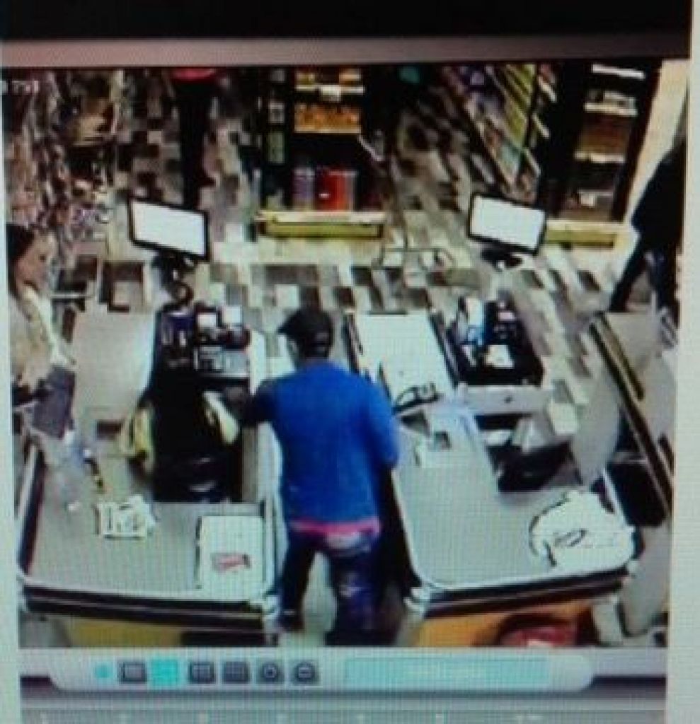 Carmo do Paranaíba: Homem comete roubo à mão armada em supermercado