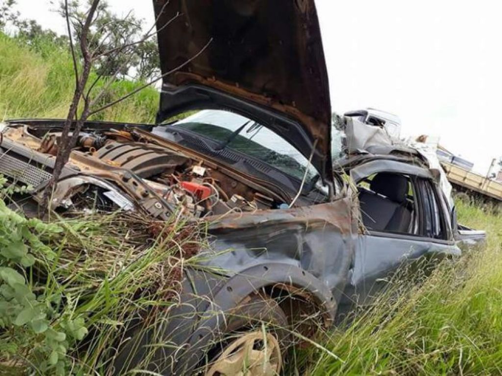 Jovem de Rio Paranaíba perde controle direcional e capota veículo na BR 354
