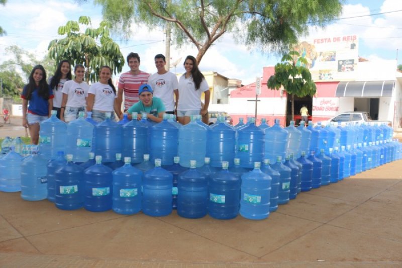 Lagoa Formosa : GRUPO AMA faz campanha para arrecadar água às vítimas de catástrofe em Minas Gerais