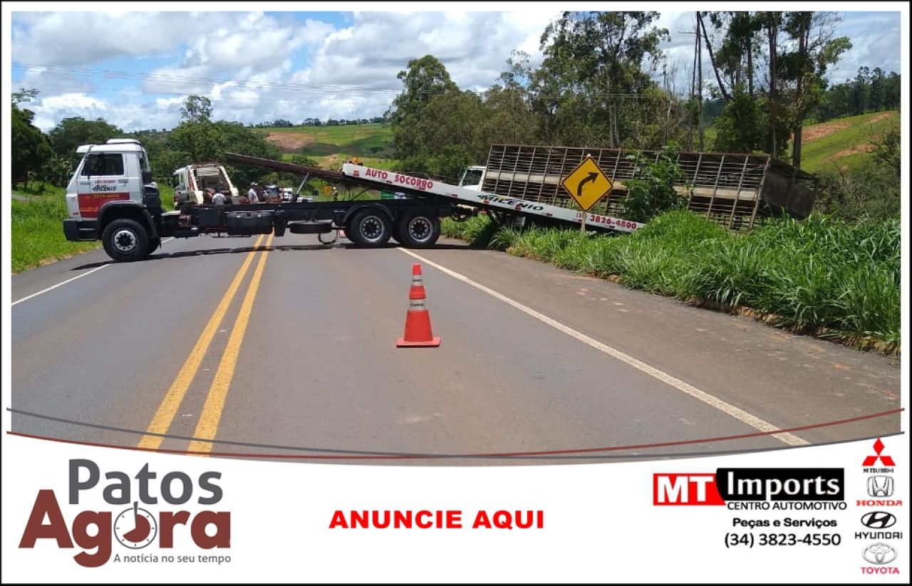 Caminhão sai da pista após condutor perder contole direcional próximo ao trevo de Lagoa Formosa