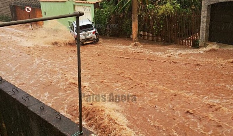 Urgente: Chuva de granizo causa estragos em São Gotardo 