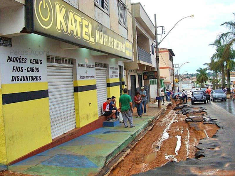 Chuva em Carmo do Paranaíba deixa estragos em vários bairros da cidade