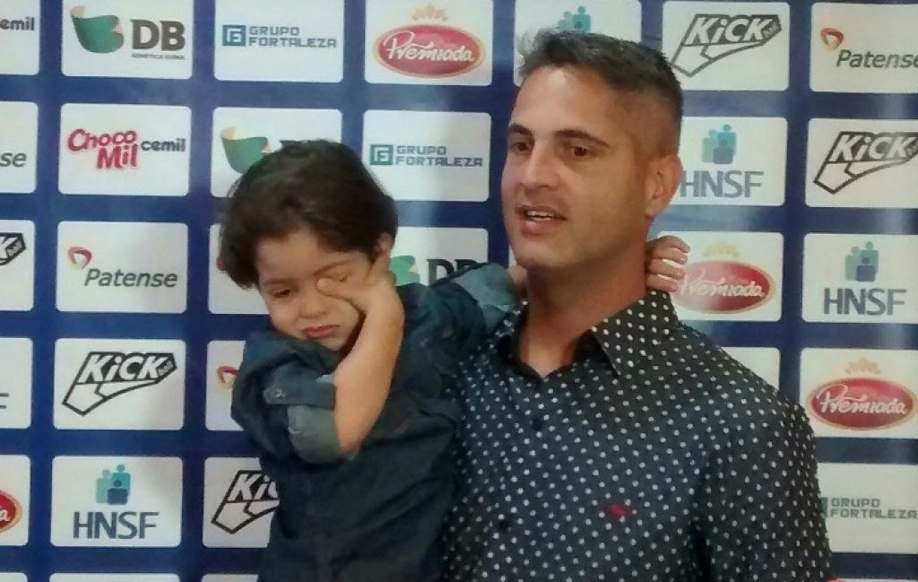 URT anuncia planos para campanha de 2018 e renova contrato com técnico Rodrigo Santana