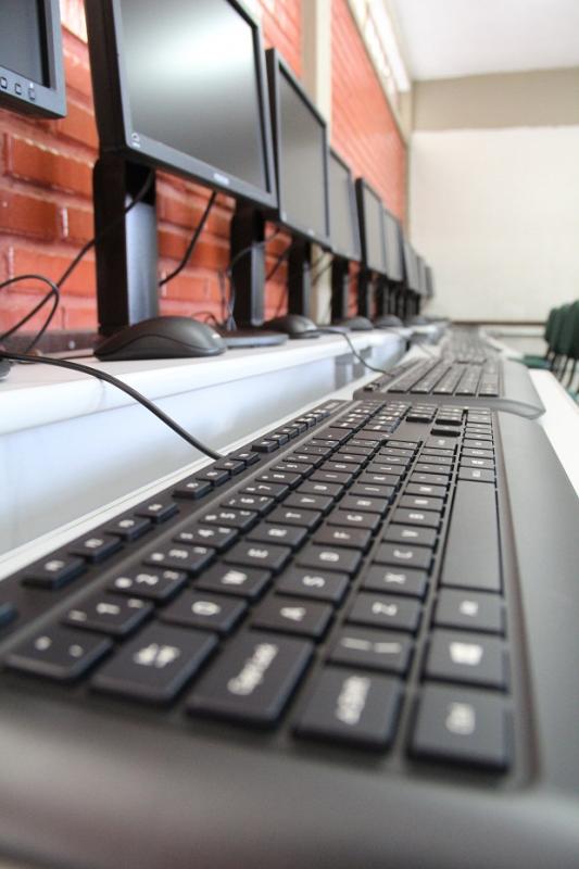 Educação libera R$ 28,5 milhões para escolas estaduais para manutenção de salas de informática