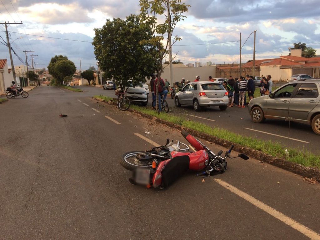 Grave acidente deixa motociclista ferido na Avenida Lucy Mesquita no bairro Guanabara