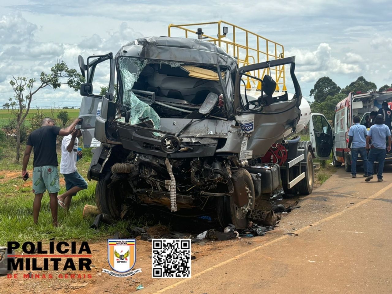 Motorista é socorrido em estado grave após colisão na MG-235