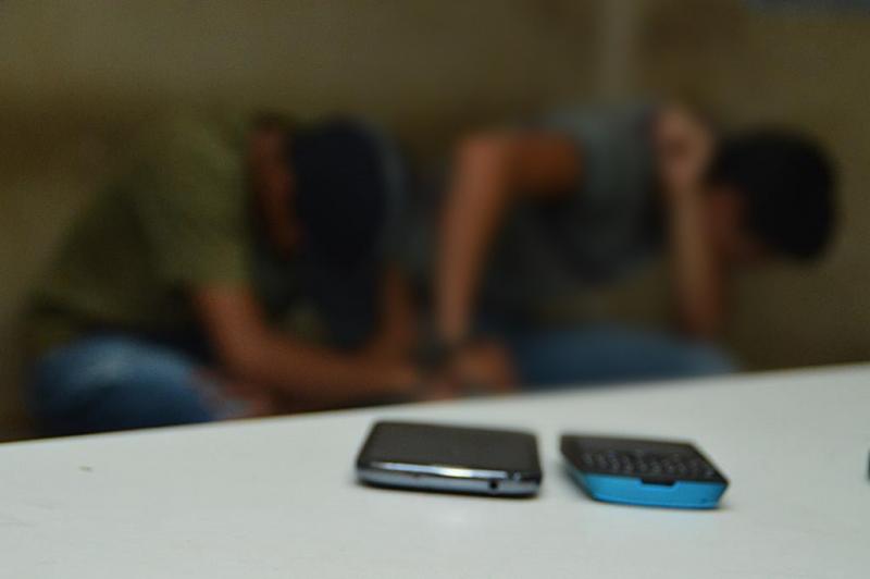 Dois menores são apreendidos após furtarem celulares de pedestres 