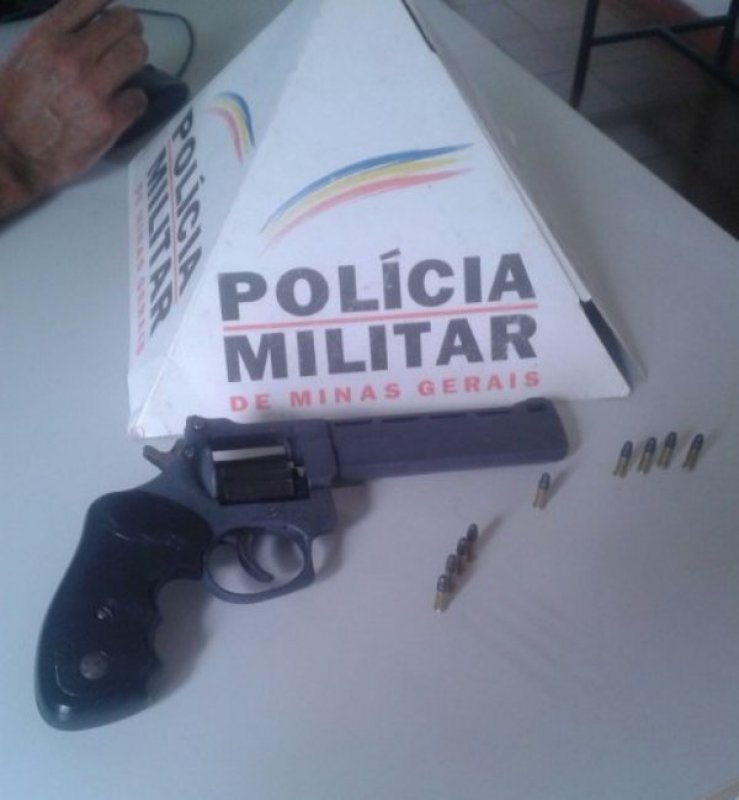 Carmo do Paranaíba: PM realiza apreensão de arma de fogo